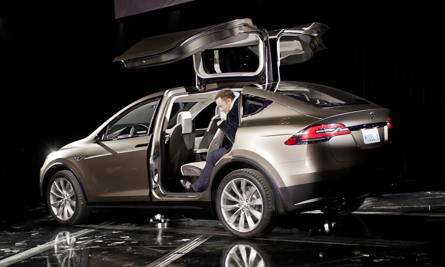 tesla-model-x-falcon-wing