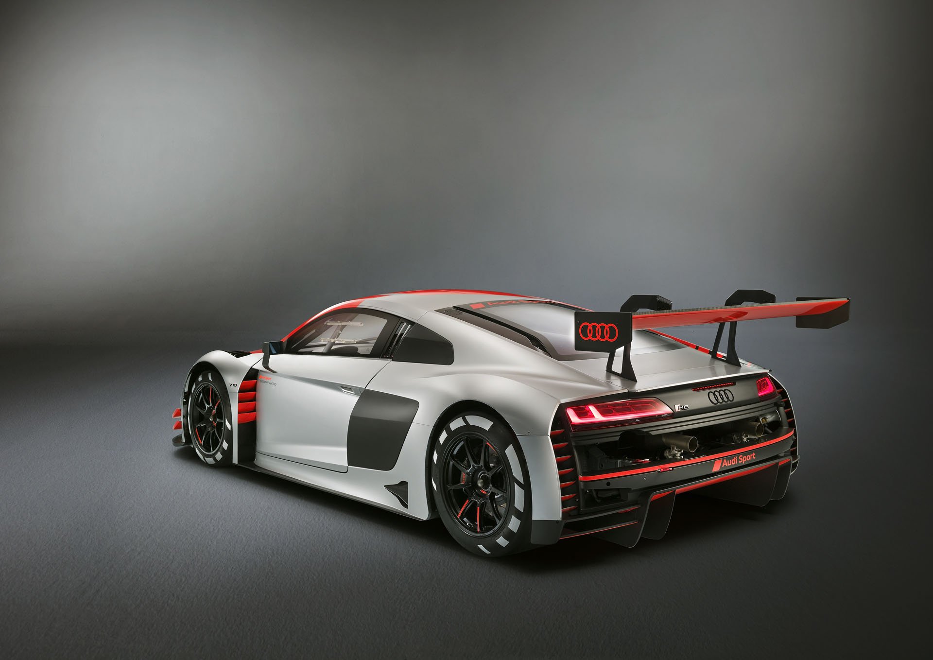 3cca78aa-audi-r8-lms-paris-live-pics-12