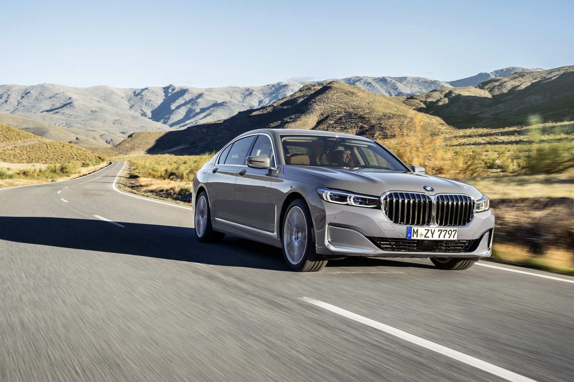 54077f27-2019-bmw-7-series-36