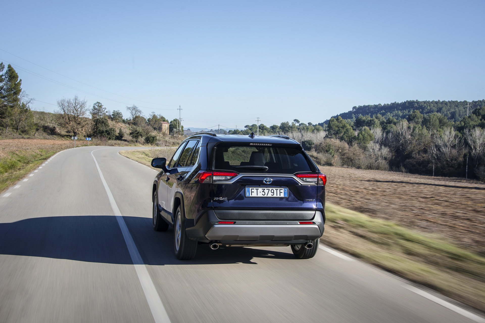 8a3dc298-2019-toyota-rav4-hybrid-18