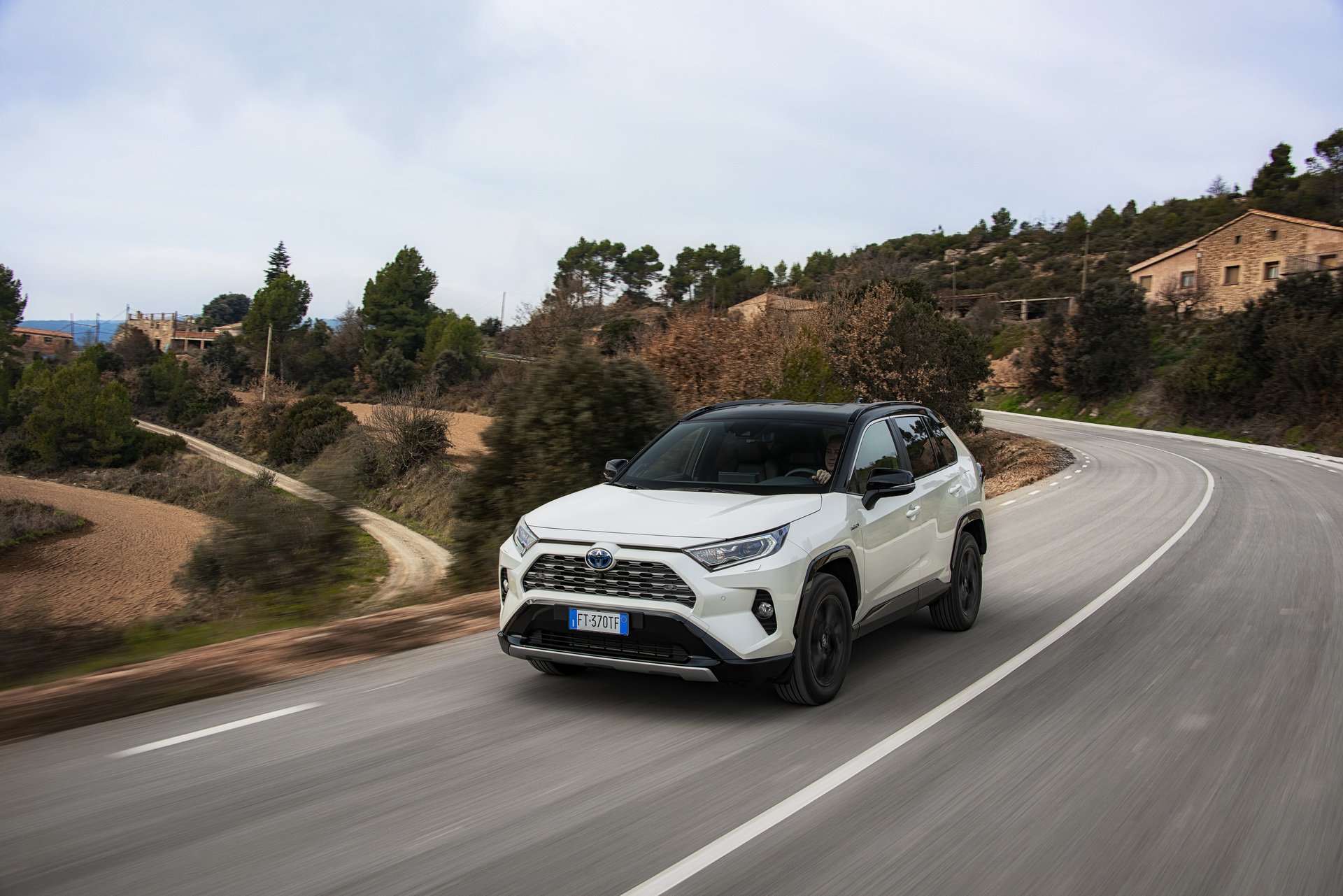 a342507e-2019-toyota-rav4-hybrid-86