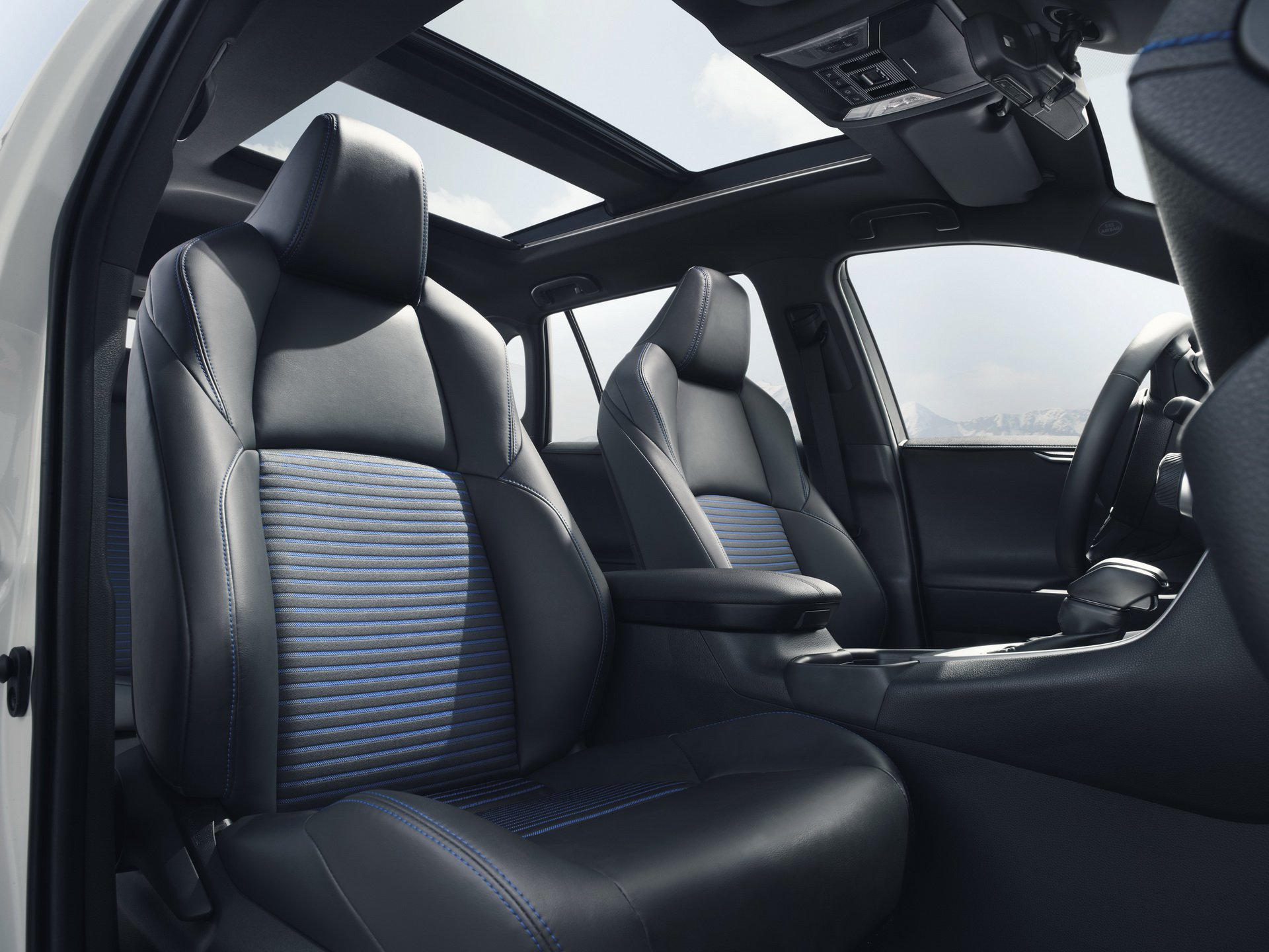 f55f7405-2019-toyota-rav4-hybrid-06