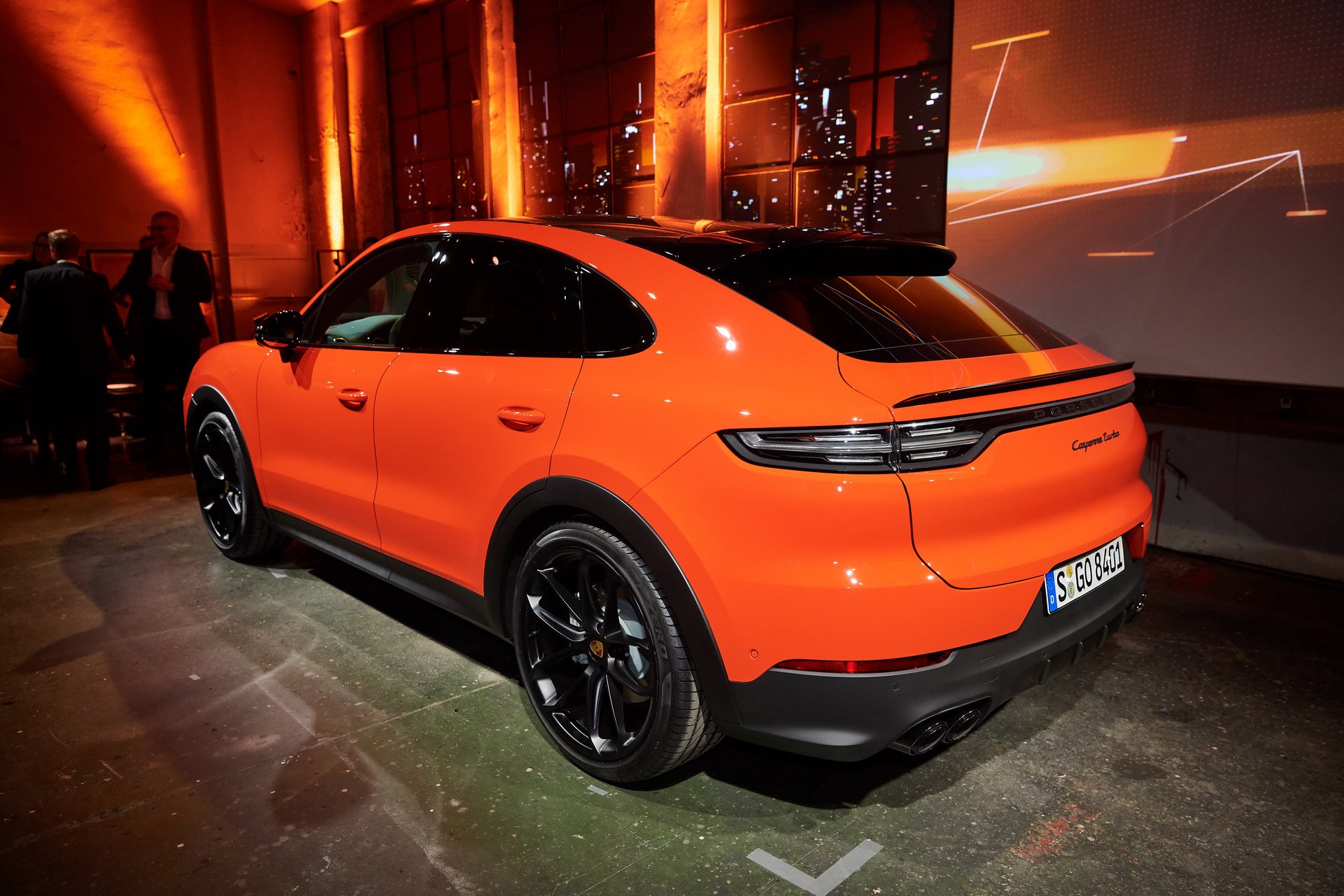 802bf09d-2020-porsche-cayenne-coupe-10