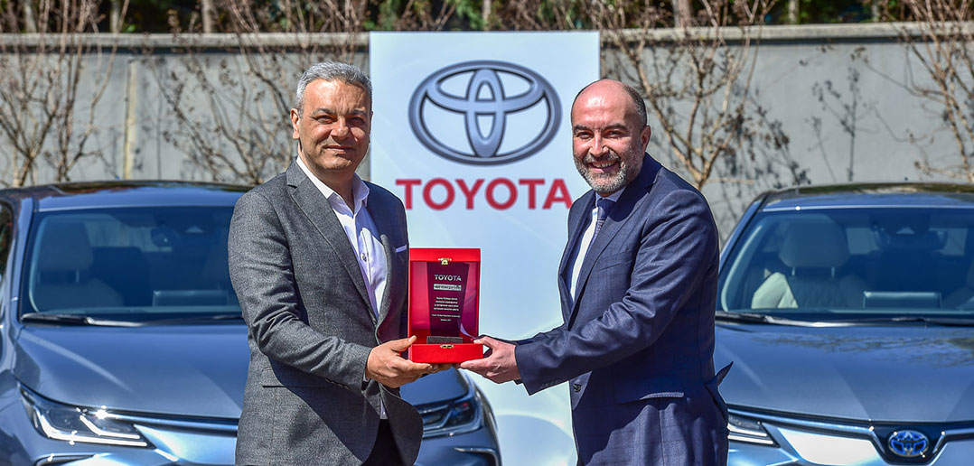 Toyota-Corolla-Hybrid