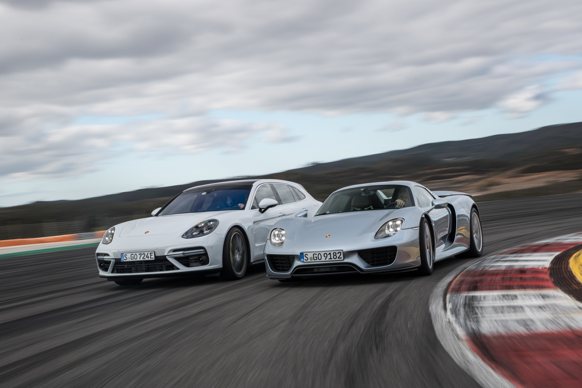 1af27a7b-porsche-panamera-10-year-anniversary-3