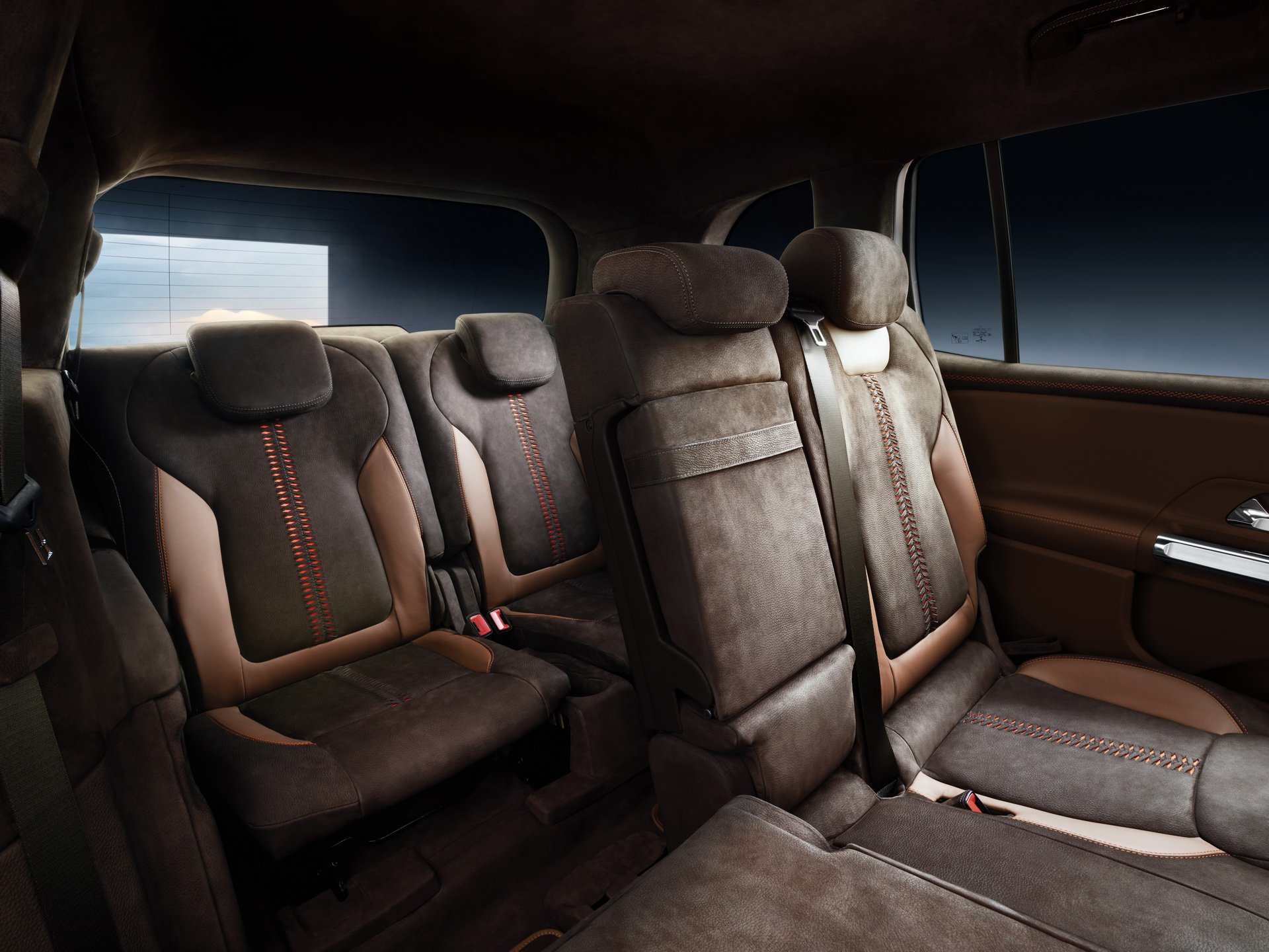 8a99c4b6-mercedes-concept-glb-20