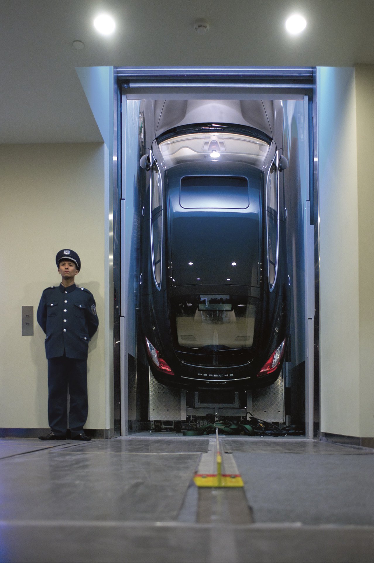 f6e14387-porsche-panamera-10-year-anniversary-12