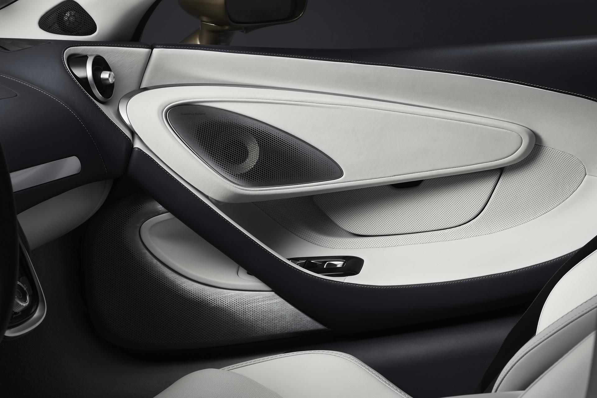 23ca743f-2020-mclaren-gt-unveiled-official-23