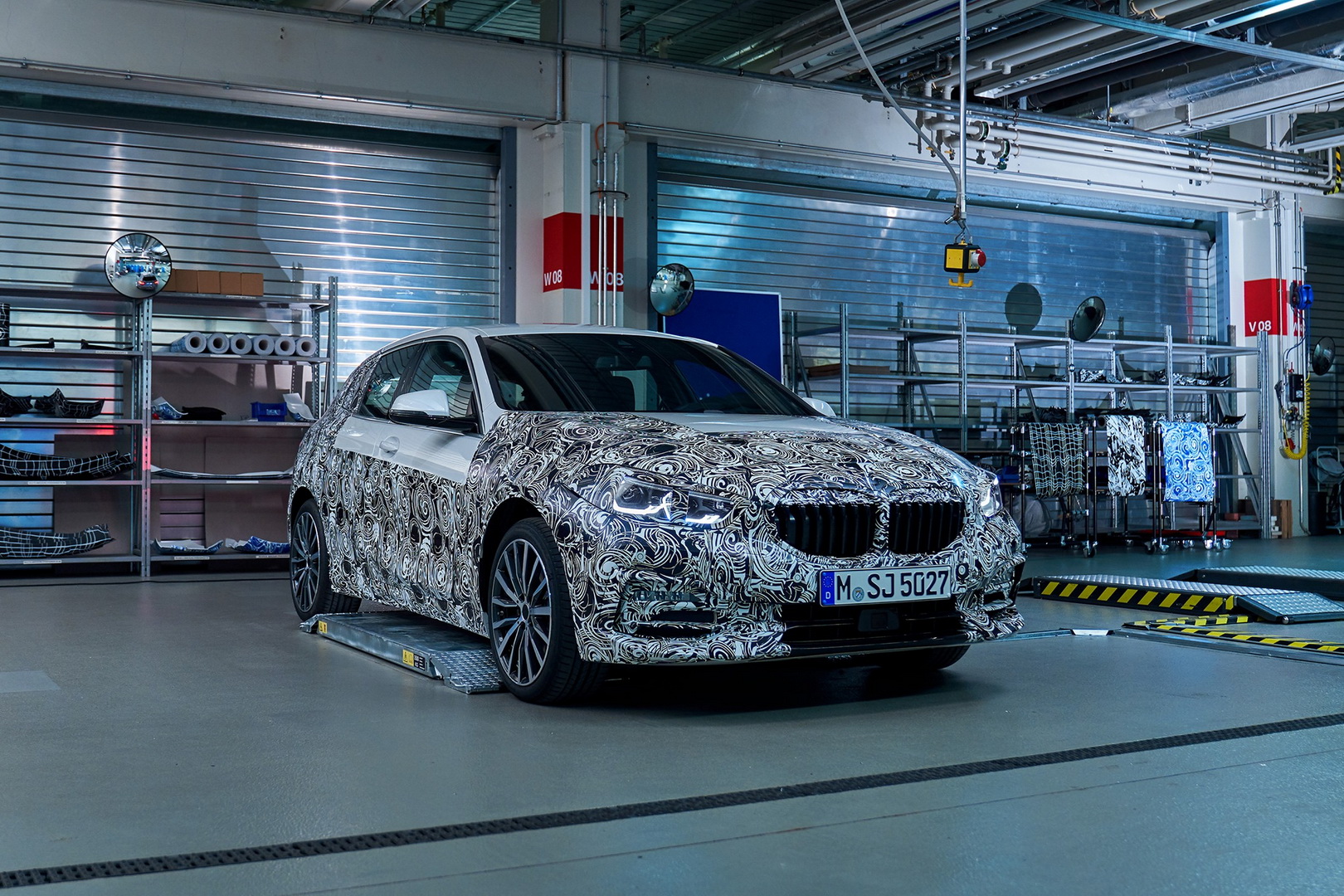 4af5c336-2020-bmw-1-series-teasers-2