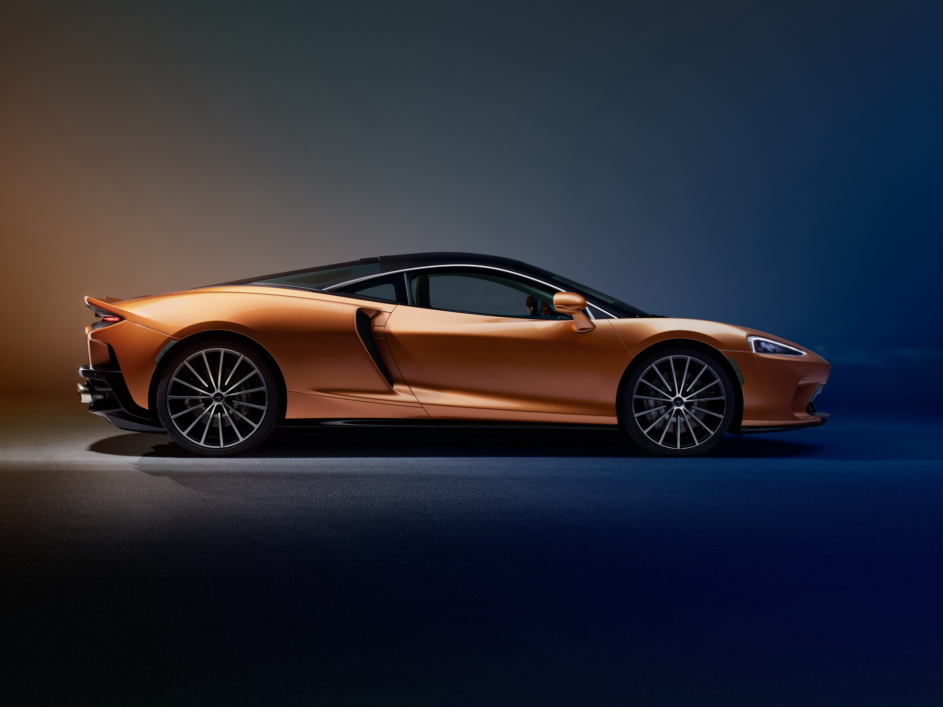 52215f3e-2020-mclaren-gt-unveiled-official-9