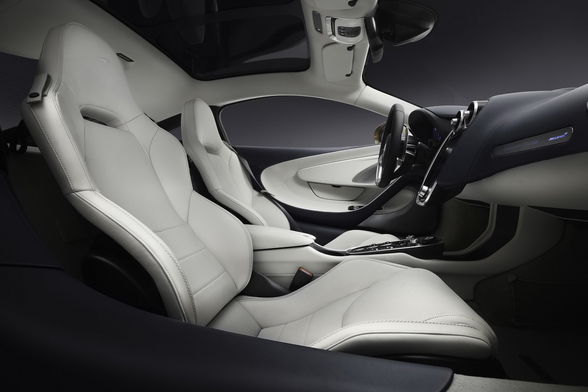 618e451d-2020-mclaren-gt-unveiled-official-22
