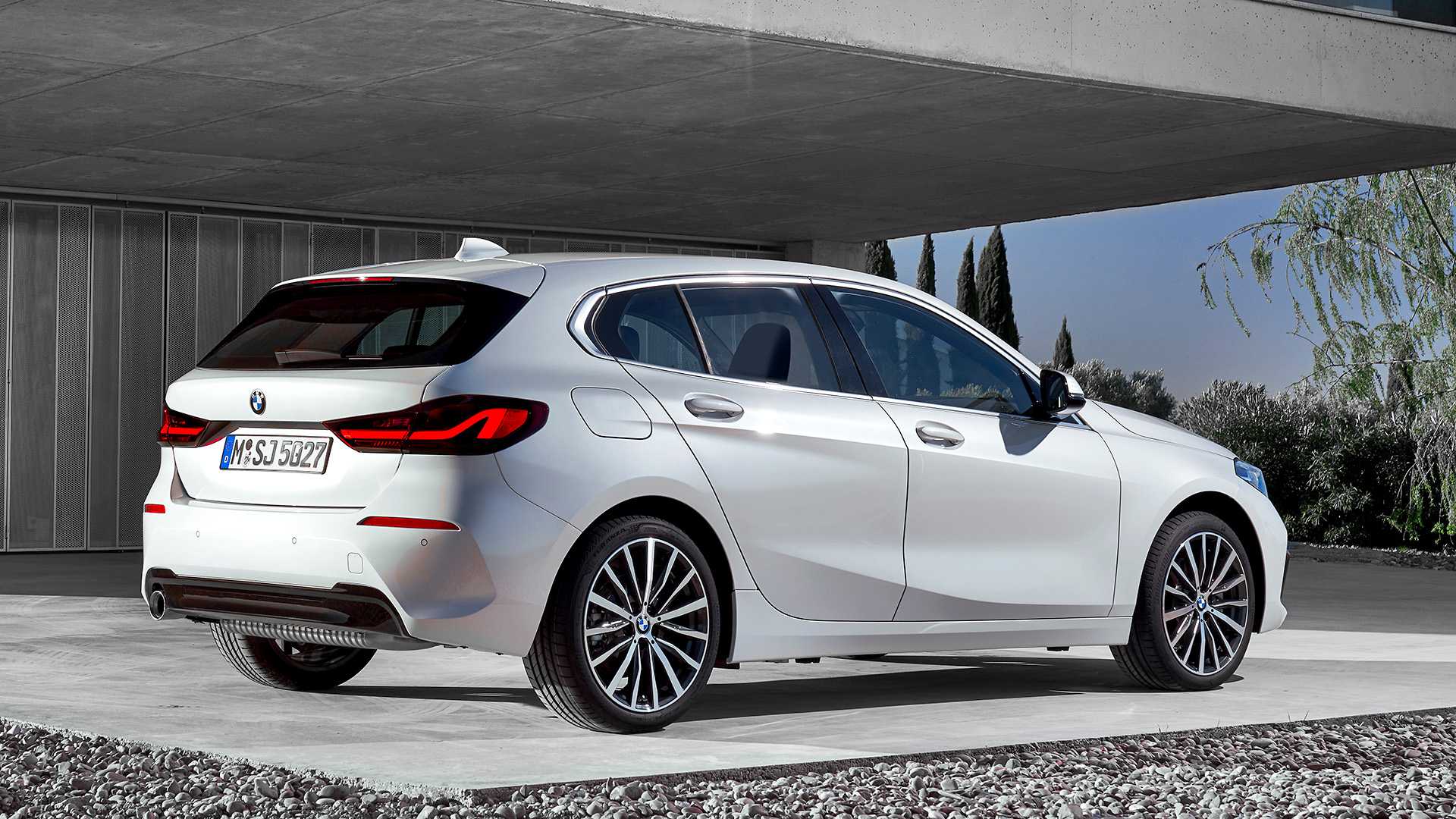 eeb97d1e-bmw-1-series-54