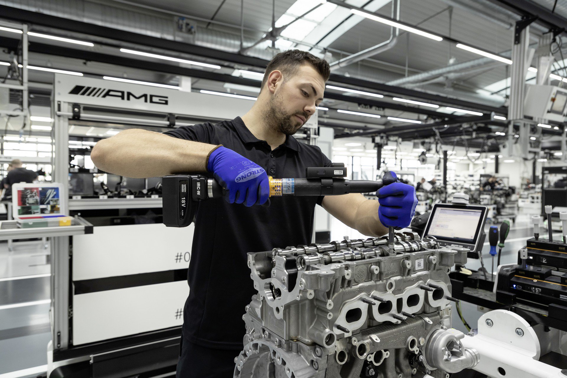 6bfff794-mercedes-amg-a45-engine-36