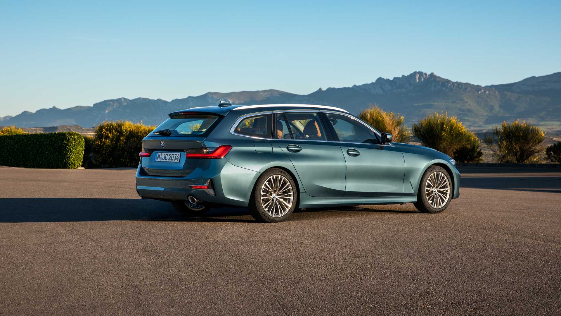 71d929ce-bmw-3-series-touring-2