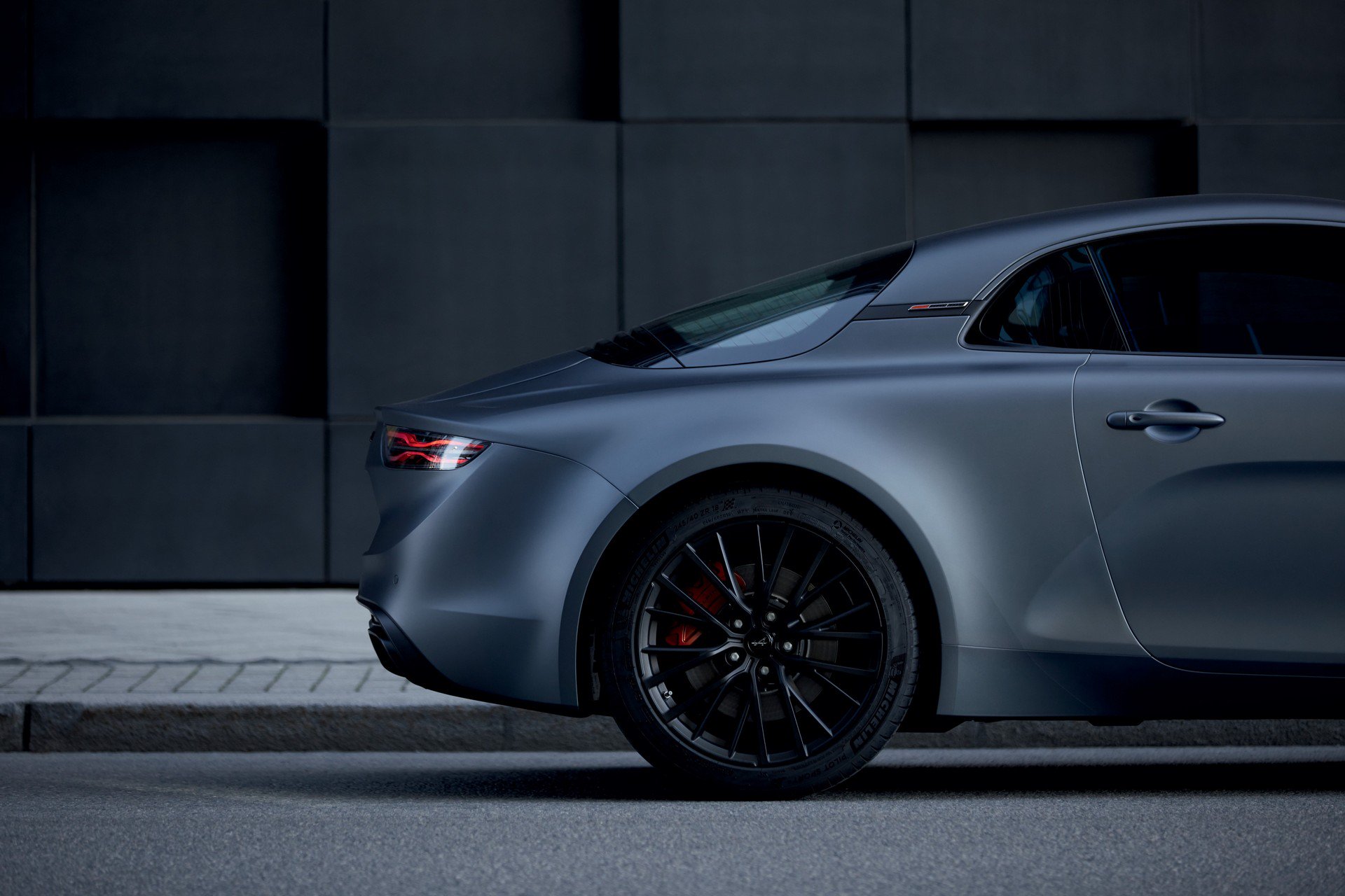 eeec1f8d-2019-alpine-a110s-5