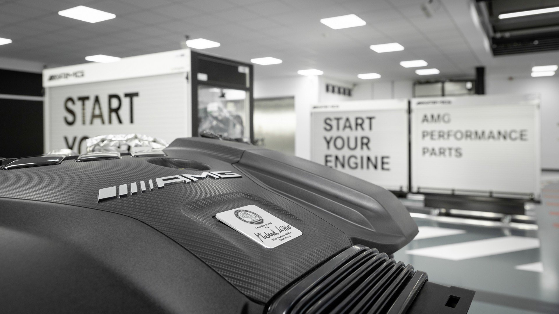ef8733b9-mercedes-amg-a45-engine-45