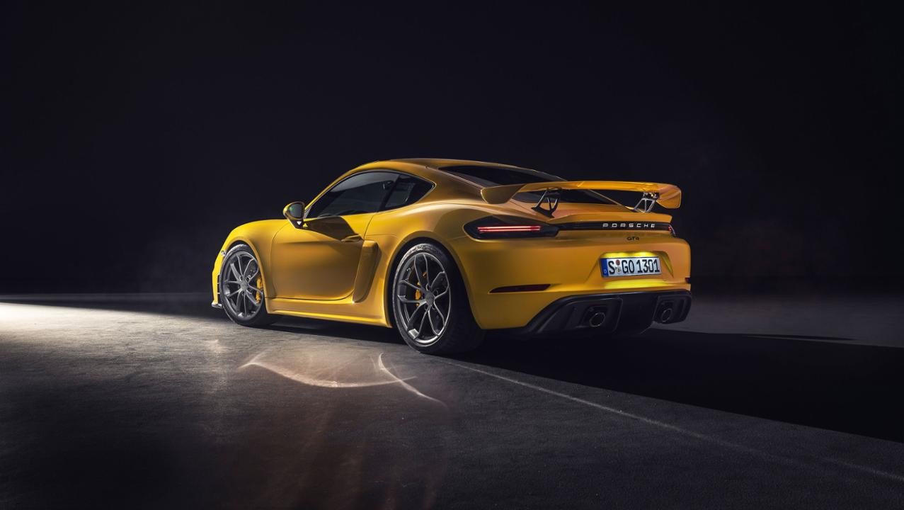 f32dd090-2020-porsche-cayman-gt4-9