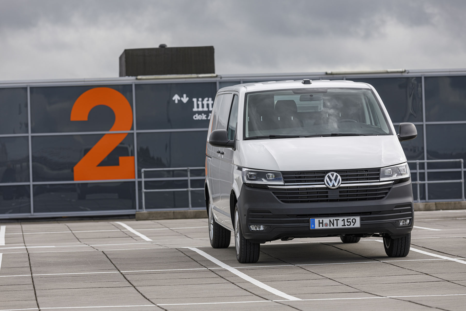 volkswagen_transporter_van_4