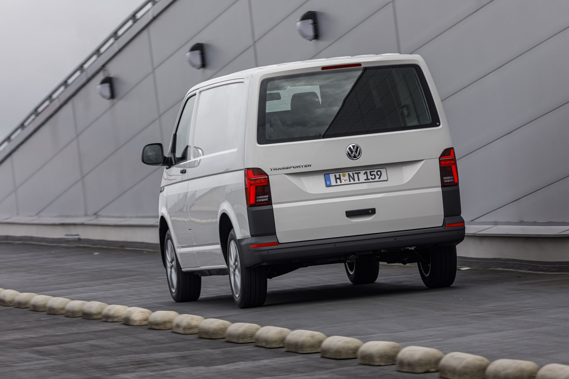 volkswagen_transporter_van_69