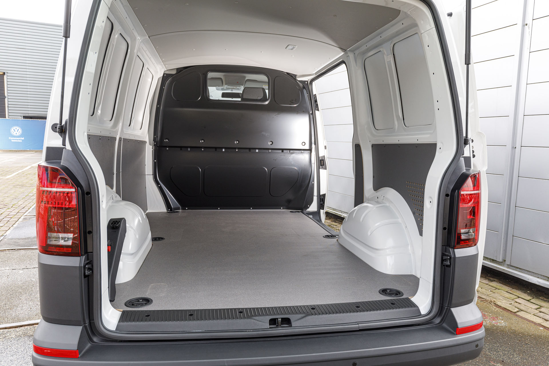 volkswagen_transporter_van_97